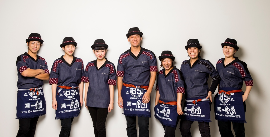 大名店 新ユニフォームを地元福岡のクリエイターコラボで開発 ラーメン 一風堂 Ramen Ippudo 大名店 新ユニフォームを地元福岡のクリエイターコラボで開発 ラーメン 一風堂 Ramen Ippudo